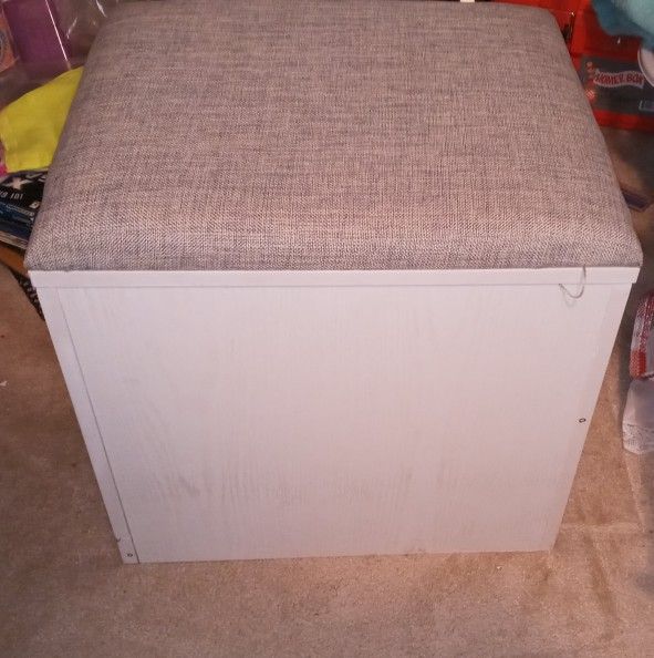 ROLLING FOOT STOOL WITH DRAWER !!!