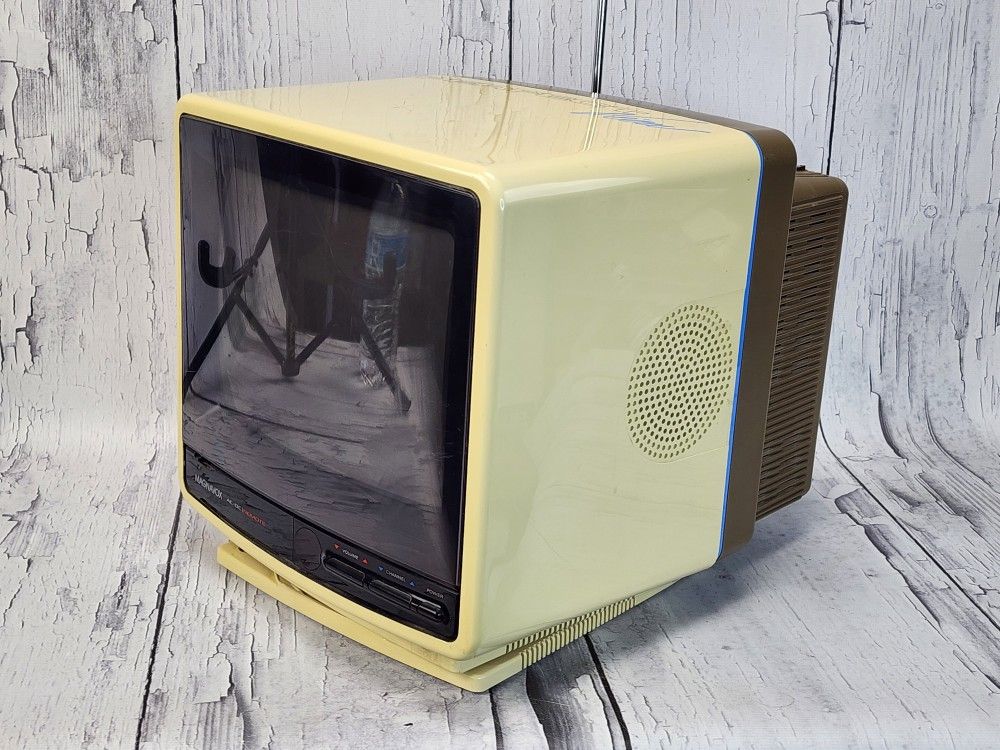 Cool Vintage 9" Magnavox Perfect View CRT TV