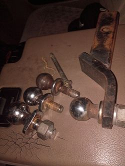 All sizes hitch balls and hitch  all for 40$$
