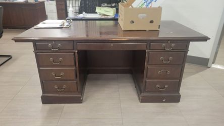 Executive office desk