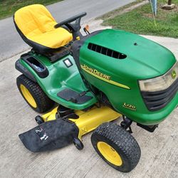 John Deere Riding Mower Lawn Tractor 