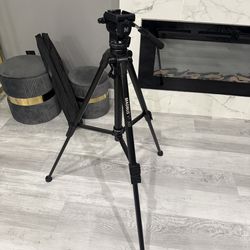 Video Tripod with Fluid Head