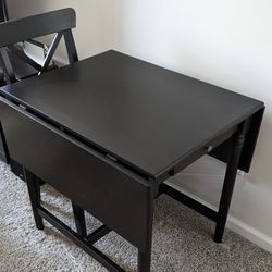 Expandable Table With 2 Chairs