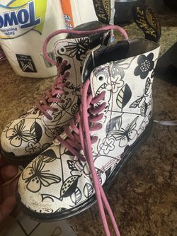 Dr Martens Color Change With The Sun ☀️