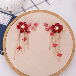 Gorgeous Floral Hair Clips with Red Flower, Crystal Tassel Hairpin for Festive Look