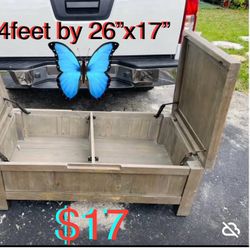 $17 Solid Wooden Storage Table/Bench/Chest with wheels pickup in Boca Raton