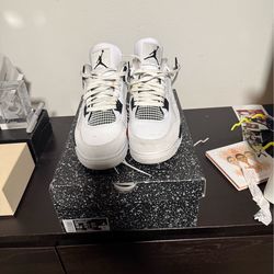 Military Jordan 4 Retro - Size 12