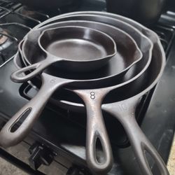  Vintage Wagner Ware Cast Iron skillet set. Clean seasoned 