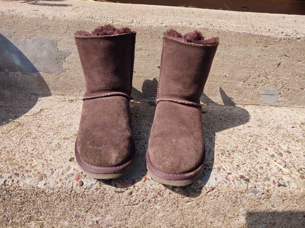 Women's size 4.5 Uggs boots