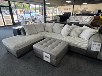 L Shape Sectional. 🚚WE DELIVER🚚
