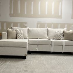 ⚪️New Sofa Chaise Sectional in Cotton White