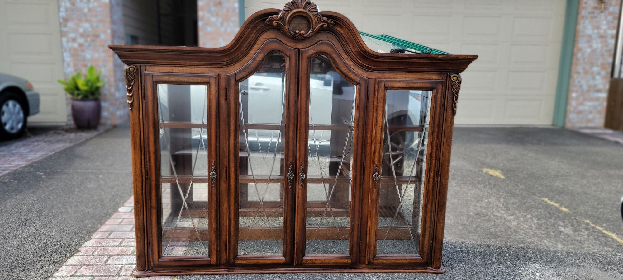 China Cabinet Very Nice