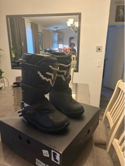 Youth compy boots black size 6