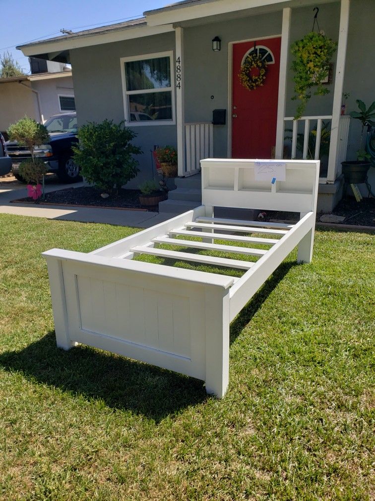 Twin Bed for Sale in Riverside, CA OfferUp