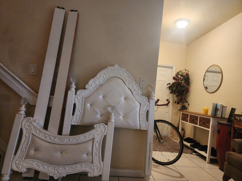 Beautiful Twin Diamond Tufted Bed