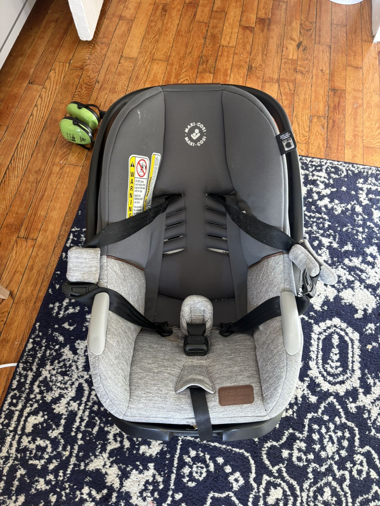 Maxi-Cosi Infant Car Seat with base