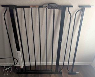 Extra Tall Pet Gate / Baby Gate - Fits Openings 29” - 36.5”