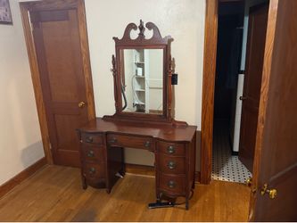 Vanity/Make-up table