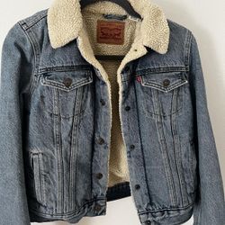 Levi's Women's Blue and Navy Jacket (contact info removed)