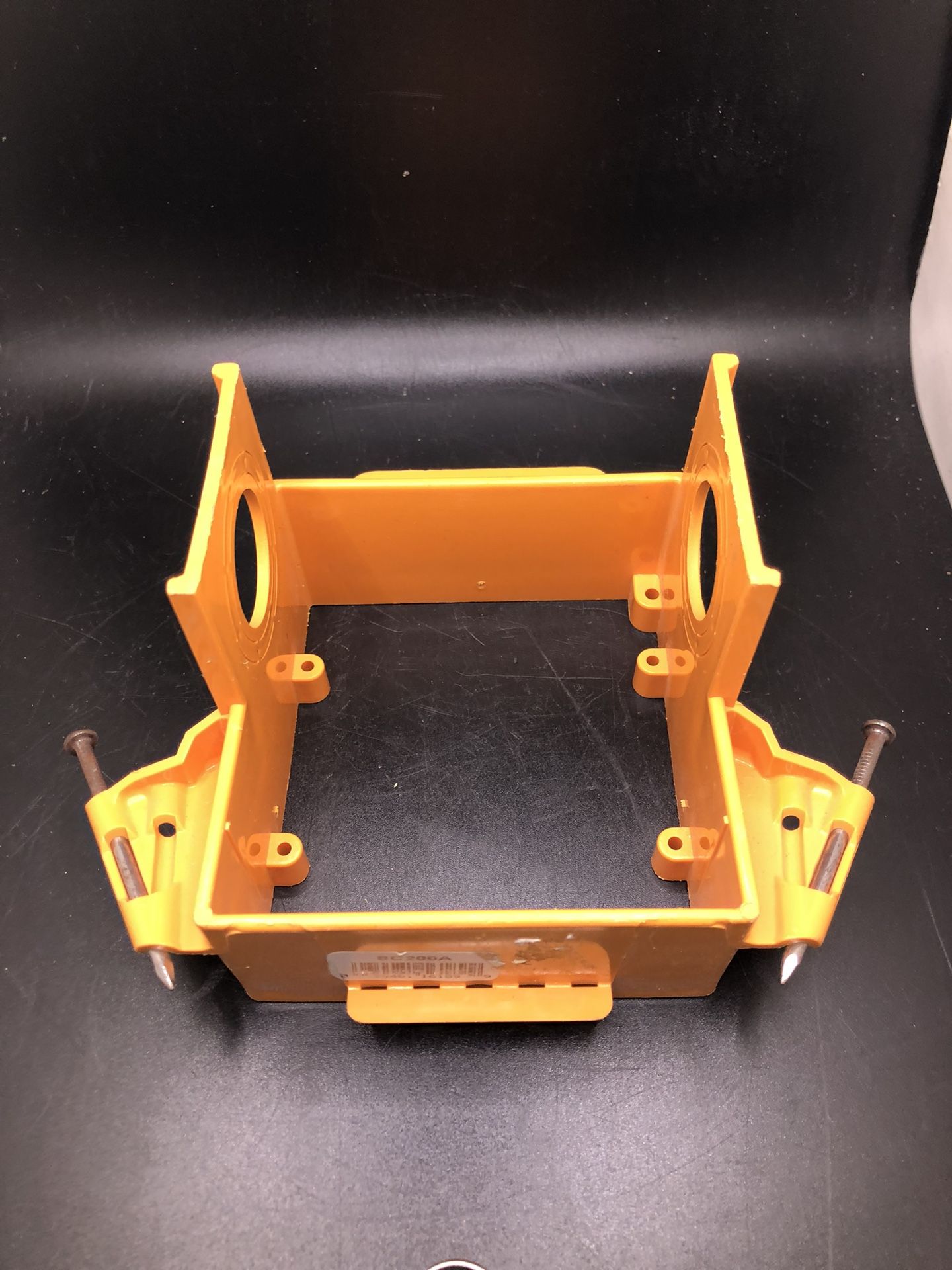 Thomas& Betts SC200S 3.81” 2 Gang Orange Low Voltage Backless Bracket