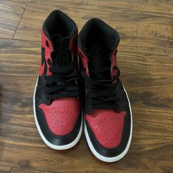 Air Jordan 1 Mid Banned 