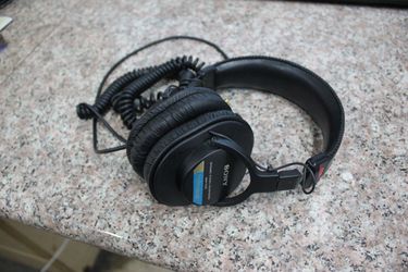 Sony MDR-7506 Professional Dynamic Stereo Monitor Headphones