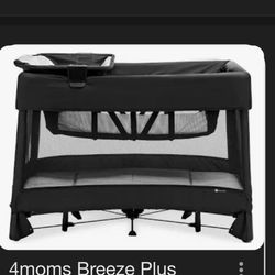4Moms Breeze Plus Playard 