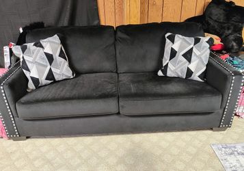 Couch & Matching Love Seat