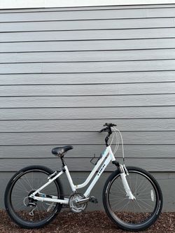 Trek Shift 3 WSD Women’s Comfort Hybrid Bike – 16.5” Frame (26” Wheels) - Aluminium  Bicycle