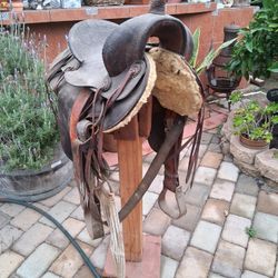 Vintage Horse Saddle 🐎 