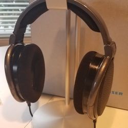 Sennheiser HD650 open back dynamic headphones