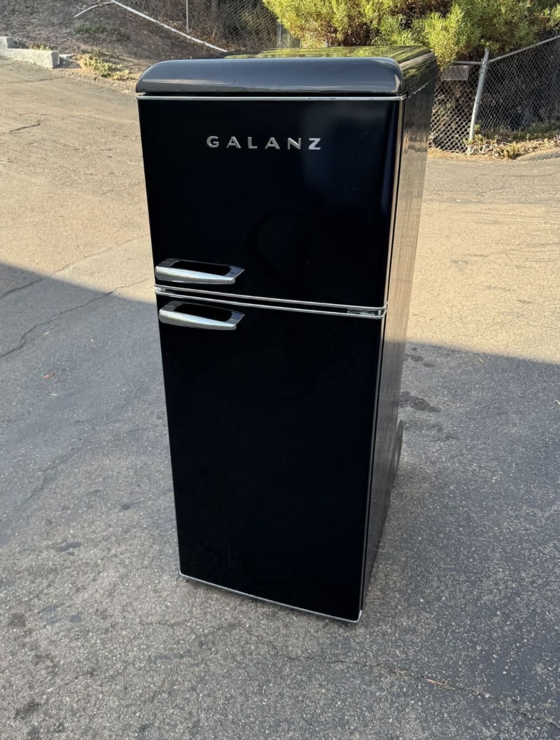 Galanz 10 Cubic Retro Mini Fridge Refrigerator With Freezer I Offer Delivery
