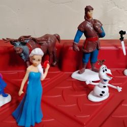 Frozen Figure lot NEW 
