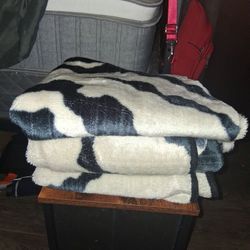 Doggie  Blankets And Bed And Doggie Pads And Other Items