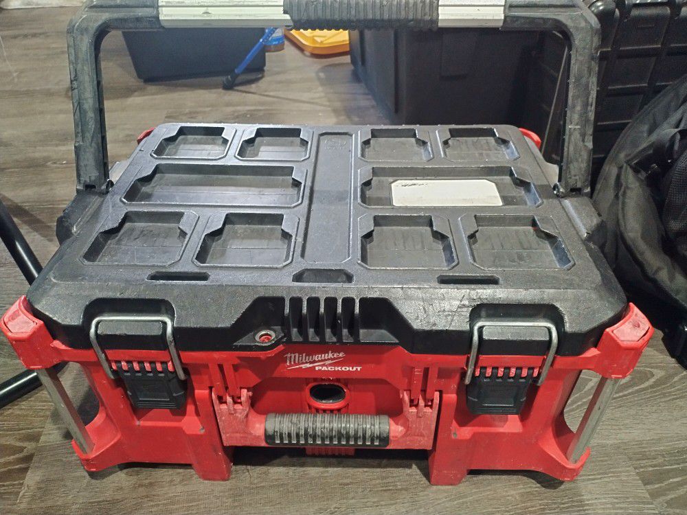 Milwaukee Pack out Stackable Tool Box