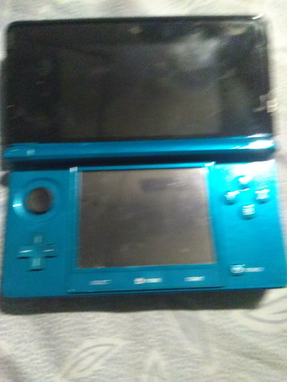 Nintendo 3DS ( no charger )