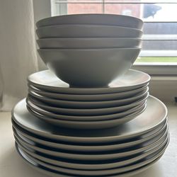 Ikea Dinner plates and bowls