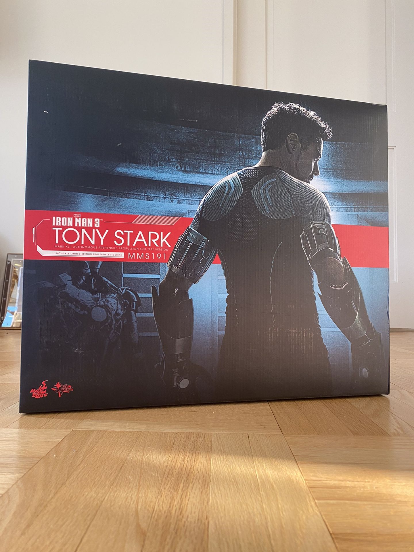 Hot Toys Tony Stark Iron Man MMS191 New for Sale in Los Angeles