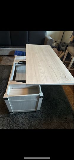 Lift top coffee table