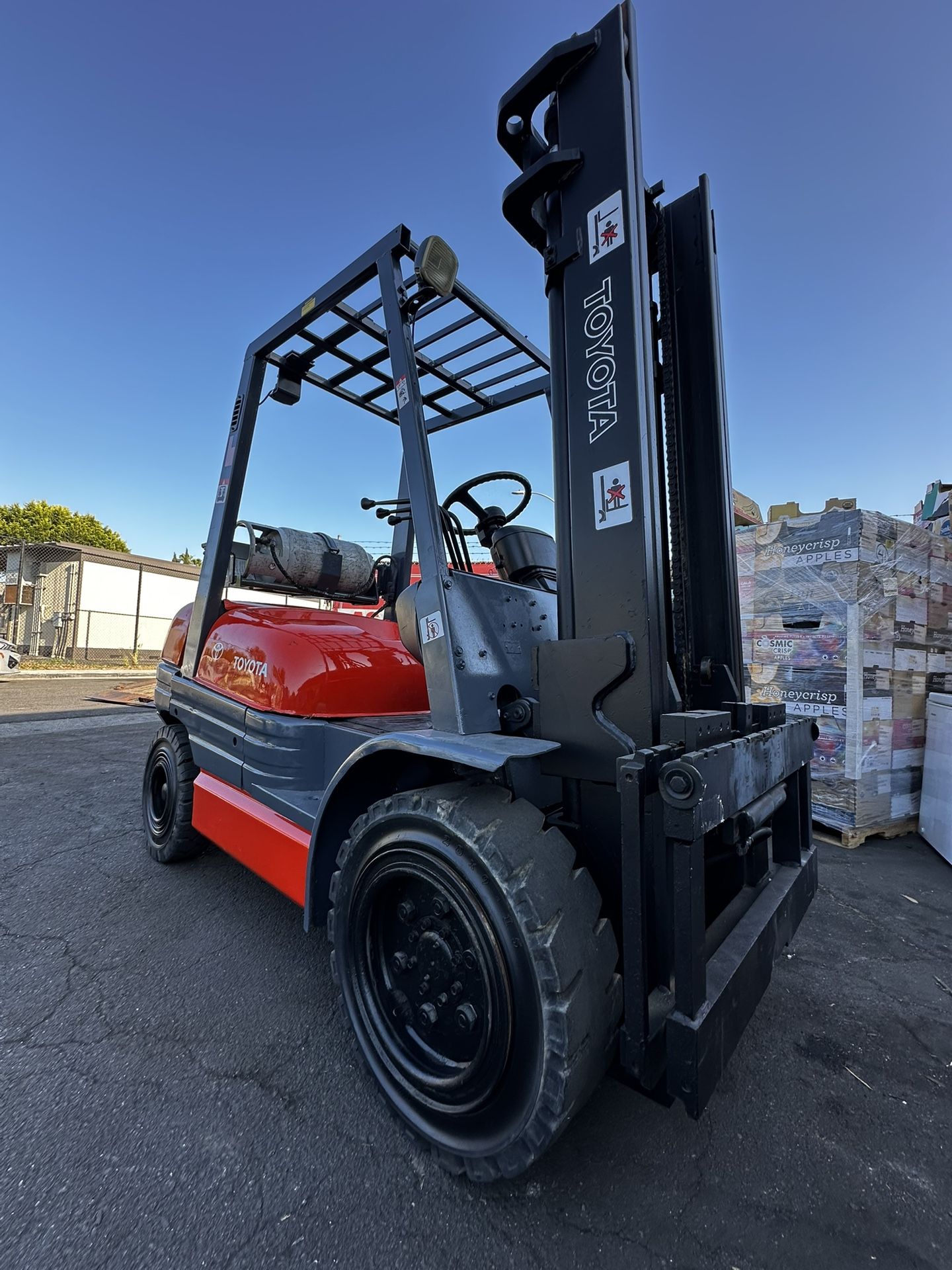Toyota FORKLIFT, 5,500 Lbs Capacity 