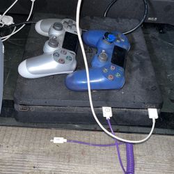 PS4 Slim Pro W 3 Controllers 