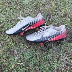 Neymar Jr Cleats Size 5y