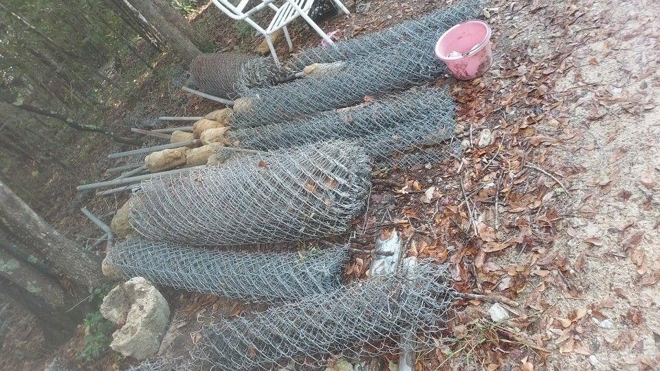 4ftand5ft Chainlink. Buy It All For $300 Or What You Need