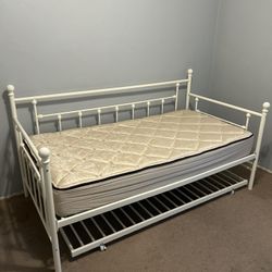 Day Bed With Trundle (Twin Size) 
