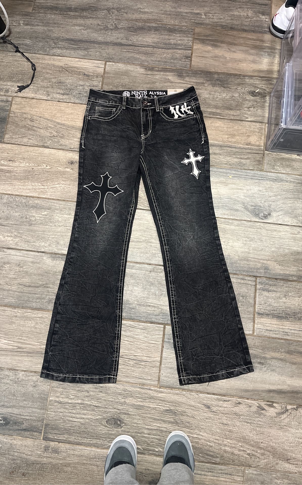 ninth Hole Alyssia Cross Embroidery Size 12