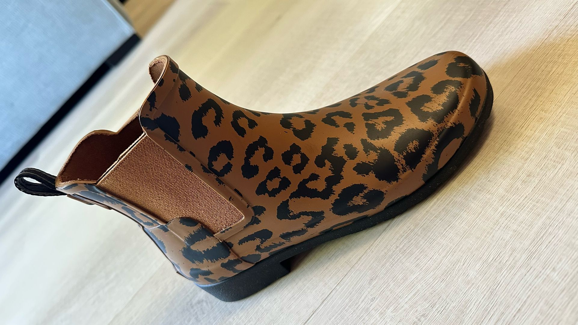 Hunter Refined Hybrid Leopard Print Ankle Rain Boot Size 7.