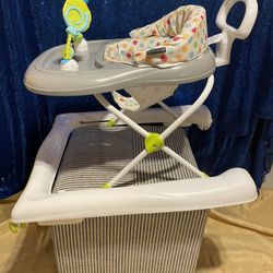 Baby trend Activity Walker / Sitter - Great Condition