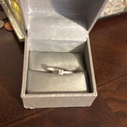 14K White Gold Small Diamond Ring Size 7