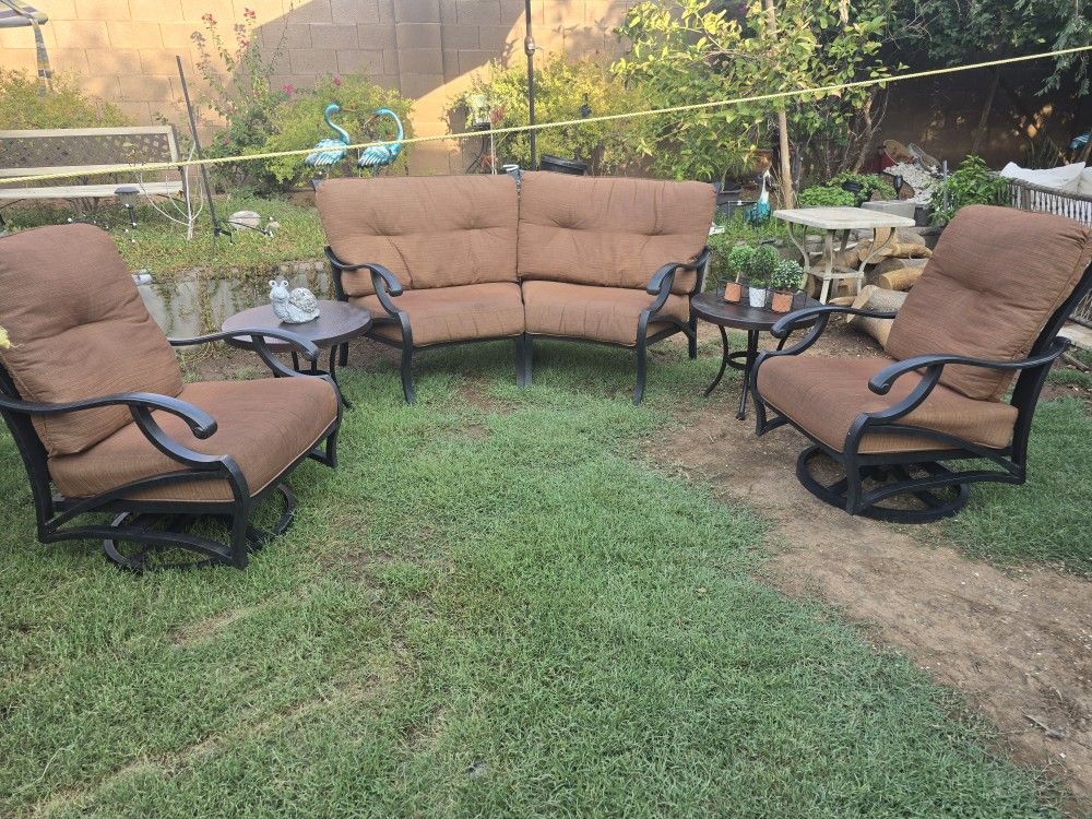 Mallin Patio Furniture Set