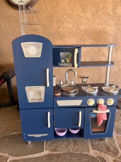 Kidcraft Play Kitchen and all accessories!